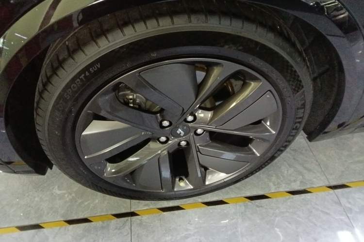 Used Li Auto L9 2023 Pro Model Left Front Wheel Hub