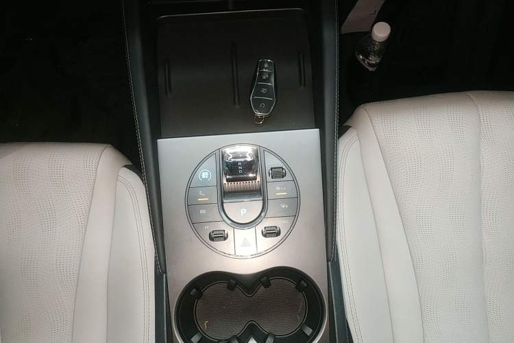 Used BYD Seal 06 New Energy 2024 DM-i 120KM Luxury Model Gear Lever