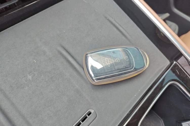 Used Chery Tiggo 8 L 2024 2.0T Two-Wheel Drive Prestige Version 5 Seats
