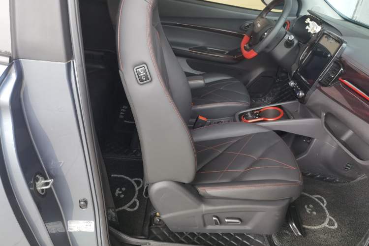 Used Chery QQ Little Ant 2022 Revised Version Sweet Pink Edition Half-Sugar Version Lithium Iron Phosphate 30.7 kWh 30 kW 301 km