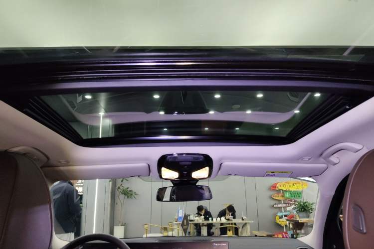 Used BMW 3 Series 2025 330Li M Sport Shadowline Package Headliner