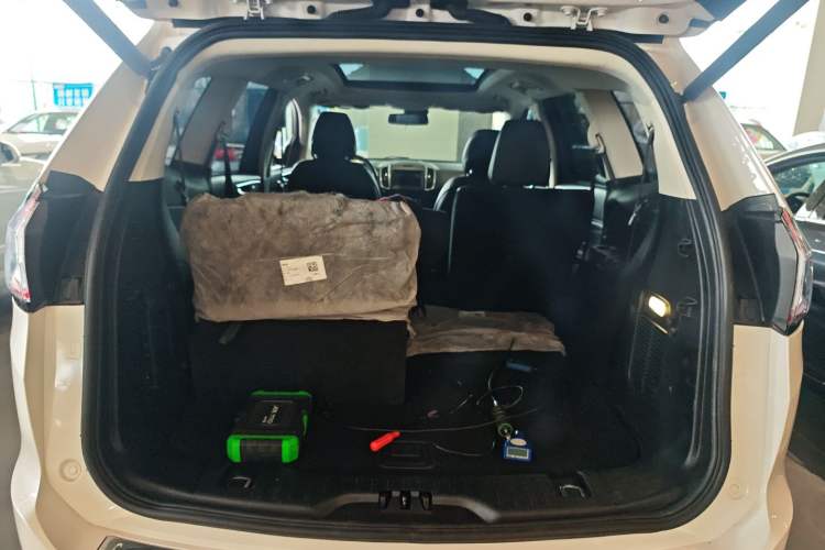 Used Ford Edge 2015 2.0T GTDi Two-Wheel-Drive High-Line Version