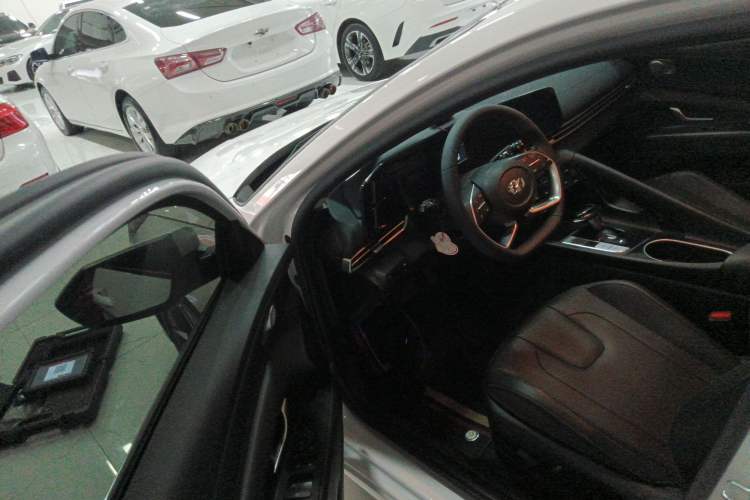 Used Hyundai Elantra 2022 1.5L CVT LUX Prestige Edition