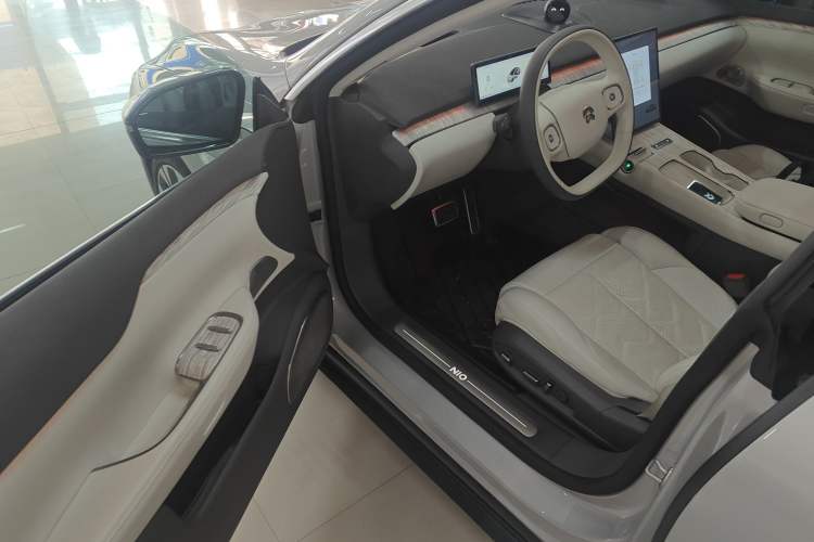 Used Nio ET7 2022 75 kWh Interior 3