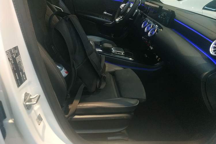 Used Mercedes-Benz A-Class 2022 Revised Version A 200 L Sport Sedan Fashionable Style
