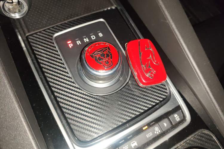 Used Jaguar F-PACE 2016 2.0T Two-Wheel Drive Urban Luxury Edition