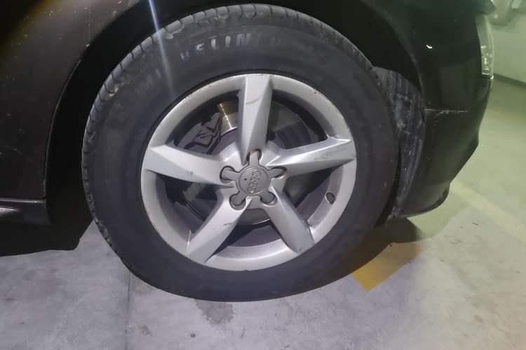 Used Audi A4L 2015 30 TFSI Automatic Comfort Model Right Front Wheel Hub