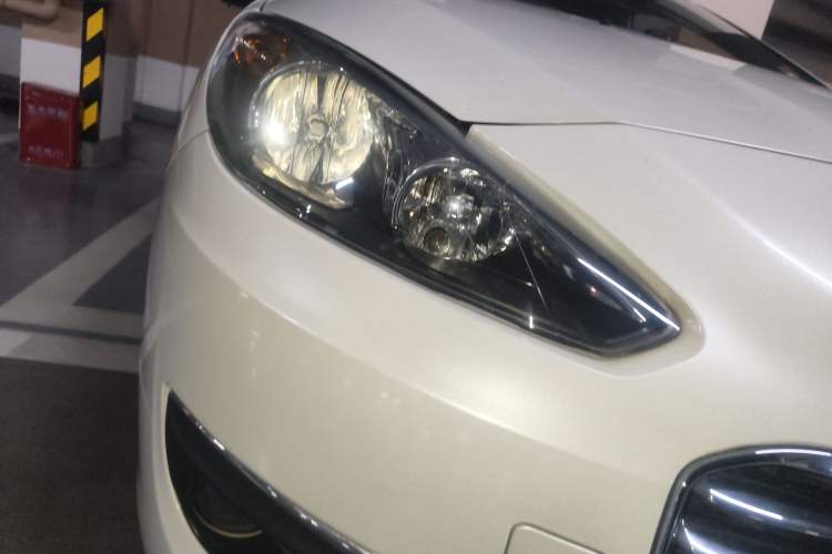 Used Peugeot 308 2014 Enjoyment Edition Classic 1.6L Automatic Fashion Model Right Front Headlight