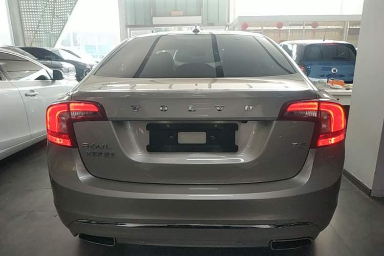 Used Volvo S60 2018 S60L T5 Intelligent Drive Progressive Edition
