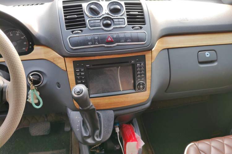 Used Mercedes-Benz Vito 2011 2.5L 7-seater executive version