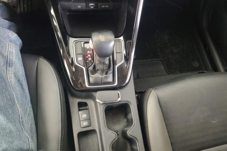 Used Kia Sportage R 2019 2.0L Automatic Smart Luxury Edition Gear Lever