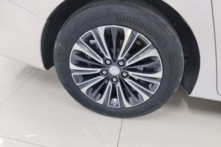 Used Buick GL8 2023 ES Lu Zun Flagship Model Right Rear Wheel Hub