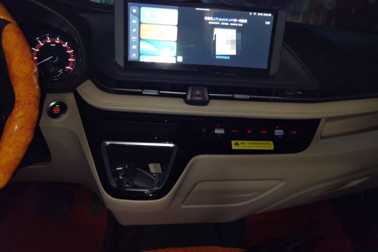 Used SAIC MAXUS MAXUS V100 RV 2023 2.0T Life Home V100 Dual-Expansion Mountain Retreat Edition