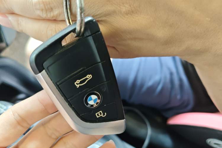 Used BMW X1 2016 sDrive18Li Premium Edition Vehicle Key