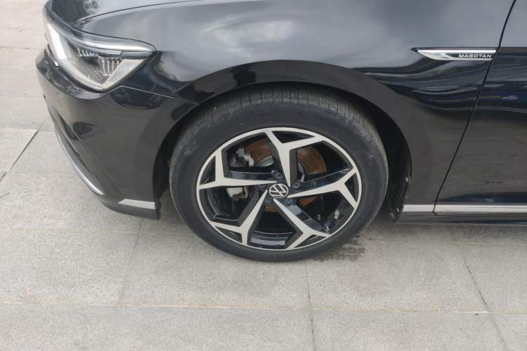 Used Volkswagen Magotan 2023 2 Million Units Commemorative Edition 330TSI DSG Luxury Version Left Front Wheel Hub