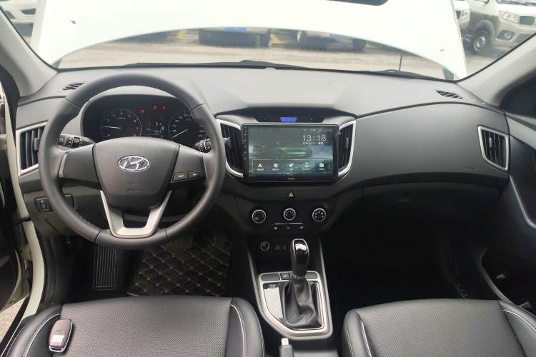 Used Hyundai ix25 2015 1.6L Automatic Two-Wheel Drive Smart GLS Trim Center Console