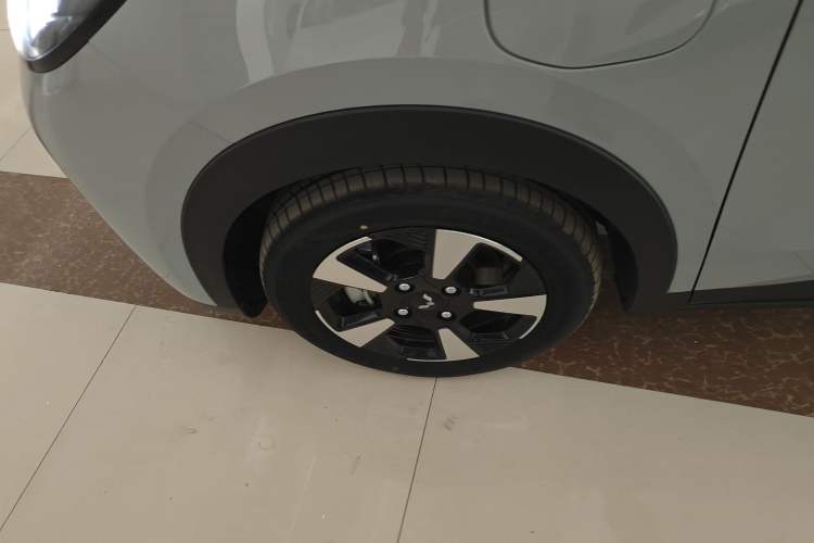 Used Wuling Bingo PLUS 2024 330 km Range Five-Seater Version
