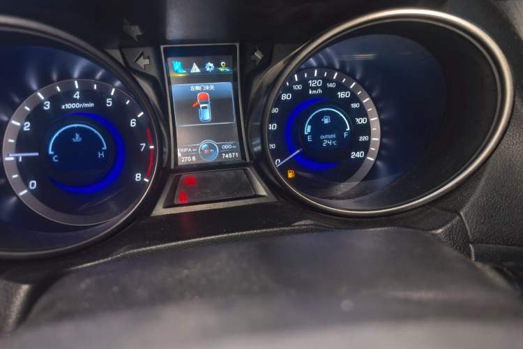 Used CHANGAN CS75 2017 Shangku Edition 1.5T Manual ZhiXiang Model Odometer Close Up
