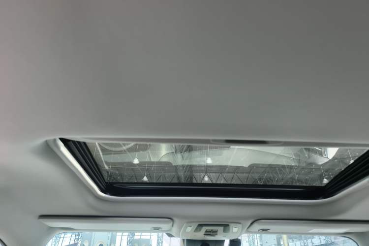 Used Toyota SIENNA 2026 Model 2.5L Dual-Engine Two-Wheel-Drive Comfort Edition
