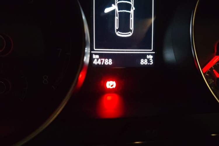 Used Volkswagen Golf 2019 1.6L Automatic Comfort Model China V Standard Odometer Close Up