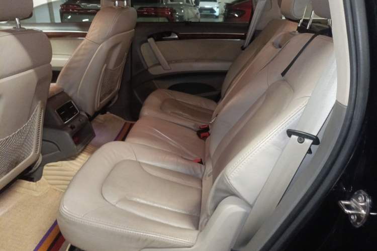 Used Audi Q7 2010 3.6 FSI quattro base version Left Rear Seat
