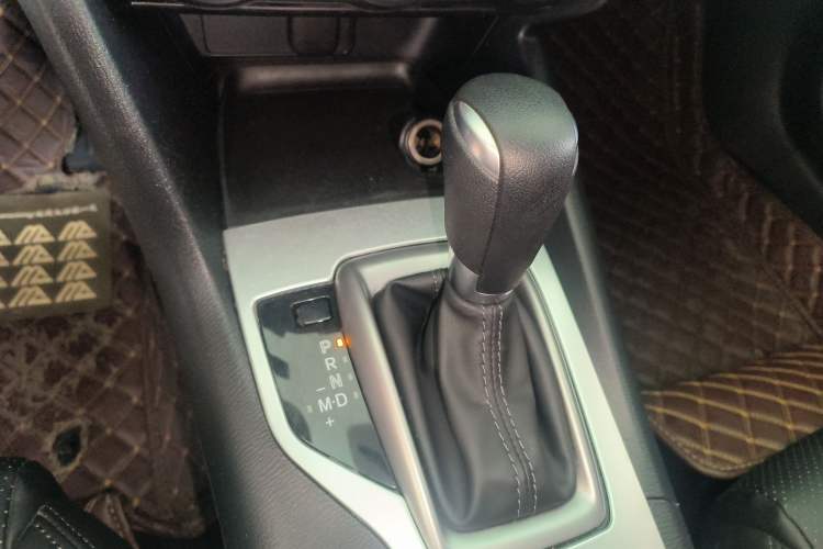 Used Mazda 3 Axela 2017 Sedan 1.5L Automatic Comfort Model China VI Standard Gear Lever