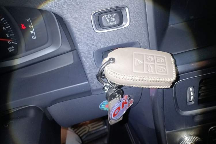 Used Volvo S60 2014 S60L 2.0T Zhiyuan Edition
