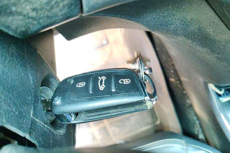 Used Jinbei Gold Hiace 2021 2.0L Passenger Van Travel Lion 7-Seater Vehicle Key