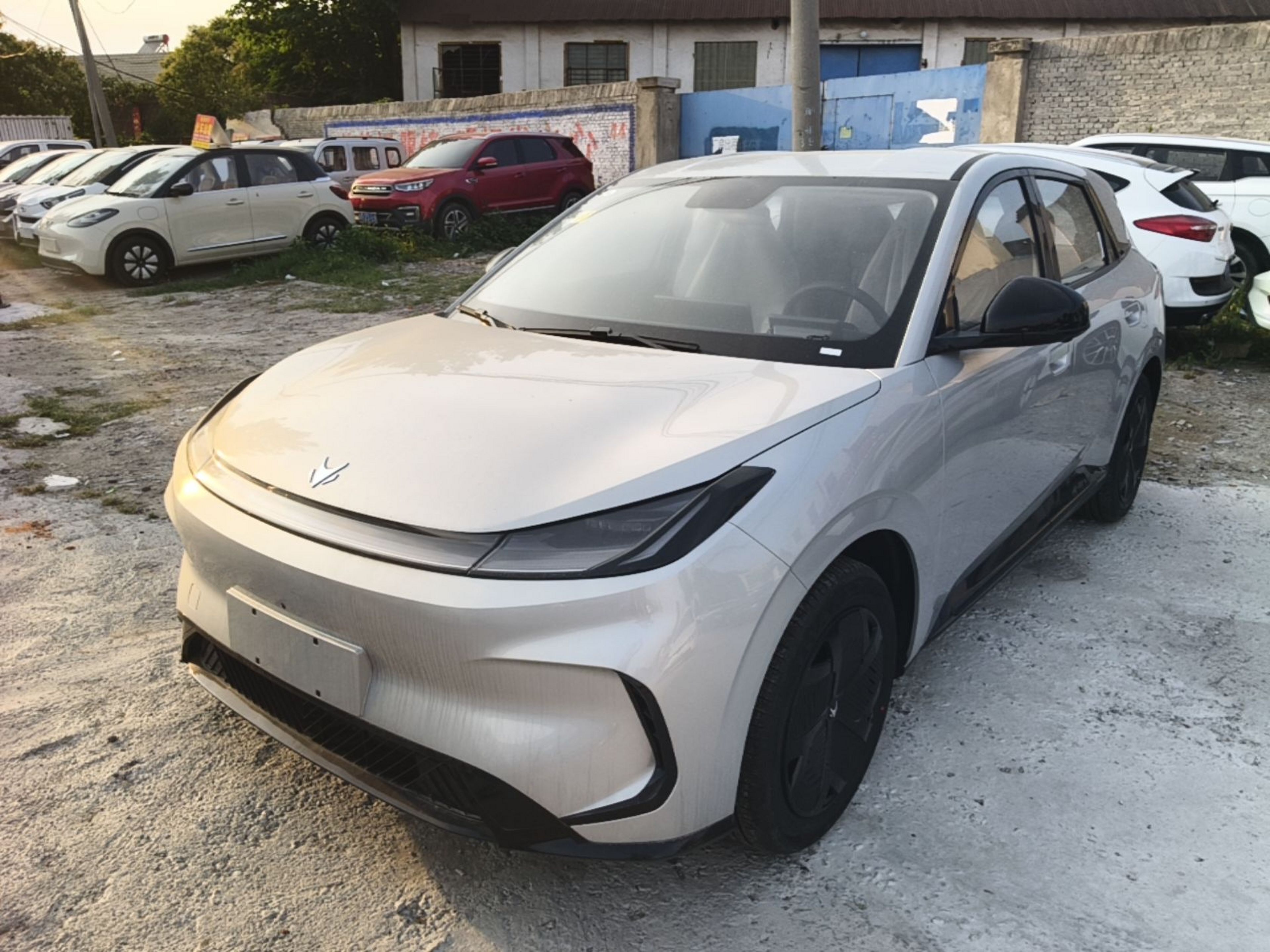 Unter der Vorderseite des Autos