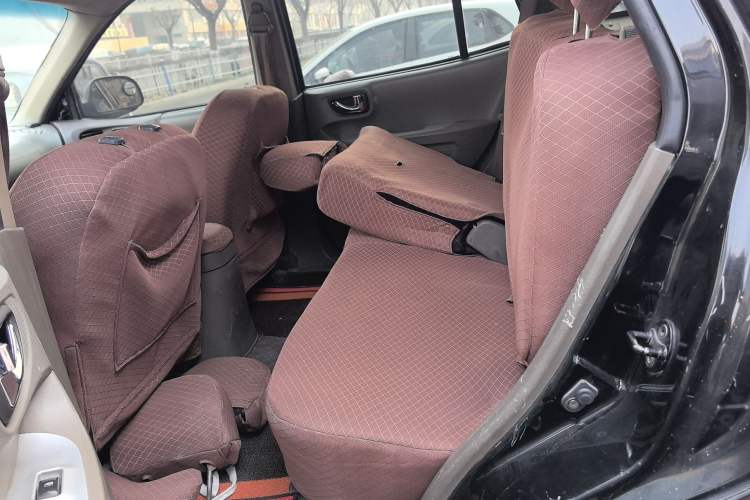 Used Huatai Santa Fe Classic 2012 2.0L Gasoline Manual Two-Wheel Drive with Sunroof
