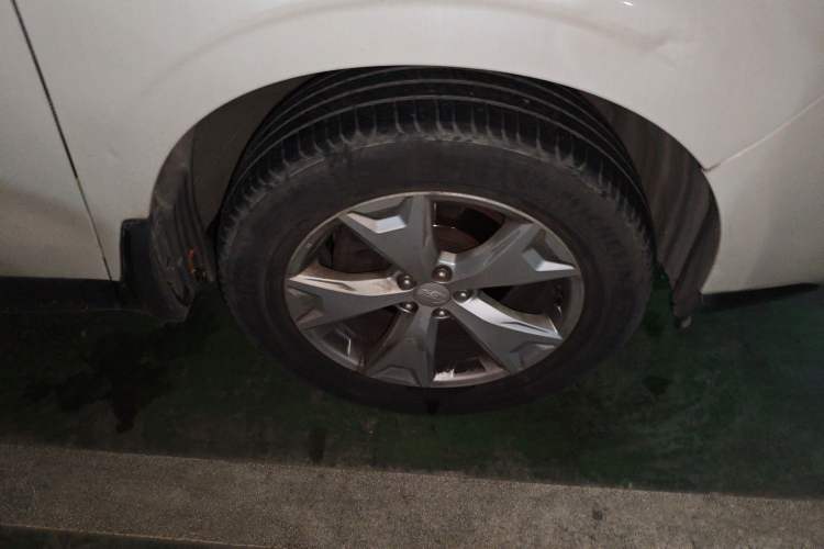 Used Subaru Forester 2013 2.5i Automatic Luxury Edition Right Front Wheel Hub