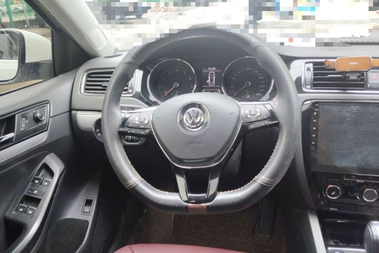 Used Volkswagen Sagitar 2017 180TSI Automatic Luxury Edition
