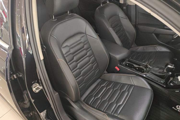 Used Volkswagen Passat 2020 Facelift 330TSI Elite Edition China VI Standard