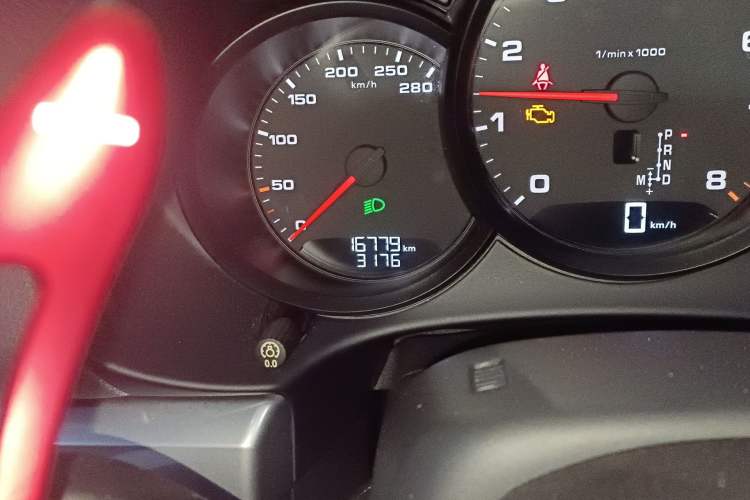 Used Porsche 718 2016 Cayman 2.0T Odometer Close Up