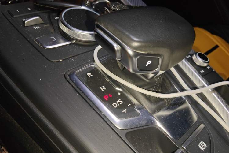 Used Audi A4L 2018 30th Anniversary Edition 40 TFSI Fashion Model Gear Lever