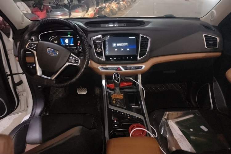 Used Geely Auto Vision X6 2018 1.4T CVT 4G Connected Flagship Edition Center Console