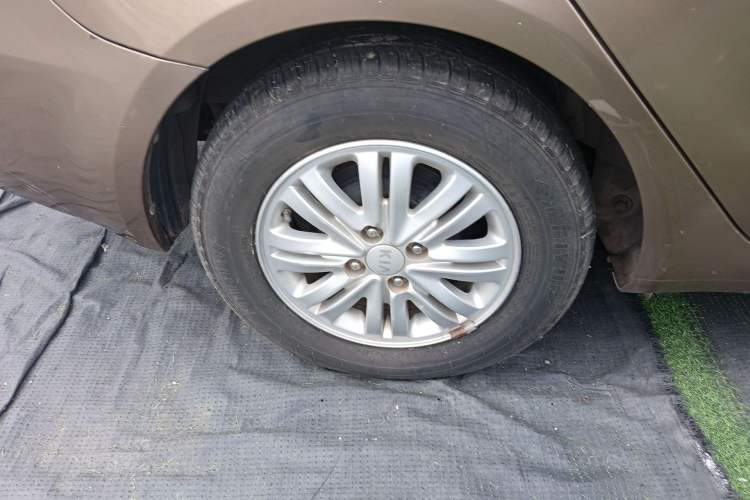 Used Kia K2 2012 Sedan 1.4L MT GLS Commemorative Edition
