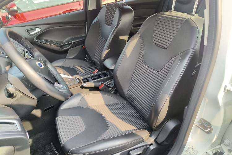 Used Ford Focus 2018 Hatchback Classic 1.6L Automatic Trendy SmartDrive Edition