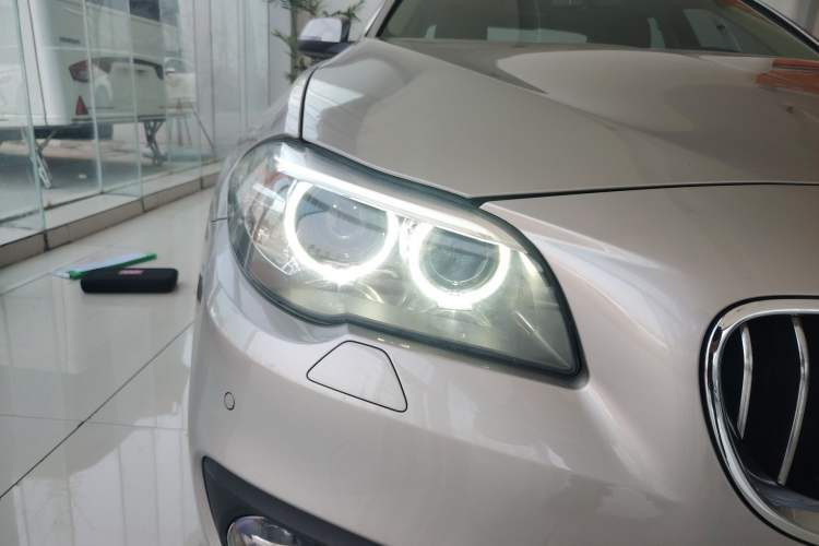 Used BMW 5 Series 2014 528Li Leading Model
