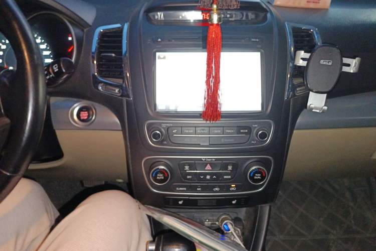 Used Kia Sorento 2013 2.4L 5-seat Gasoline Luxury Edition Audio And AC Panel