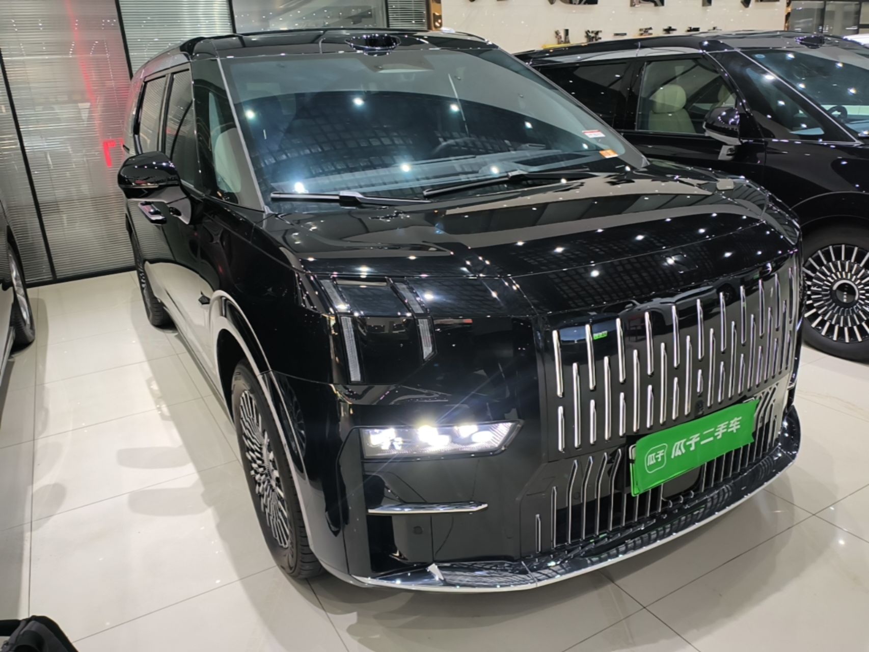 Zeekr 009 2024 7-Seater Walk-Through Version Four-Wheel Drive 108 kWh — снимка 3