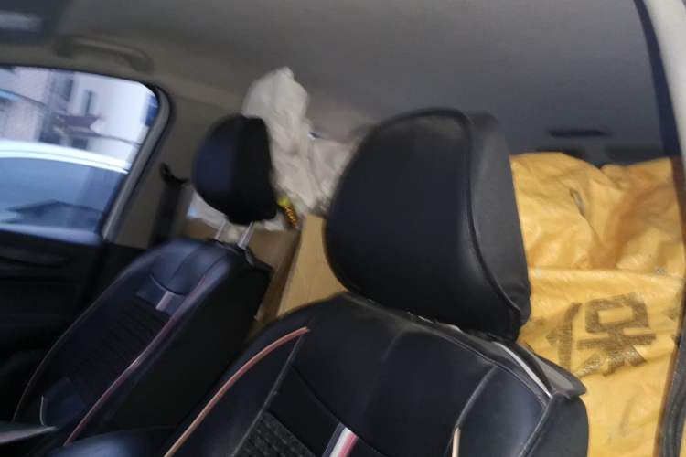 Used Baojun 730 2019 1.5L Manual Fashion Model 7-seater National V Headliner