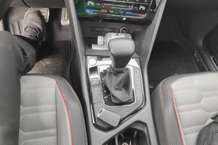 Used Volkswagen Tiguan L 2023 Restyled 330TSI Automatic Two-Wheel Drive R-Line Flagship Edition Gear Lever