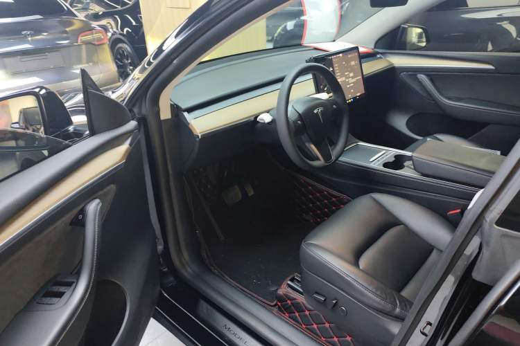 Used Tesla Model Y 2021 Long-Range All-Wheel-Drive Version 3D7
