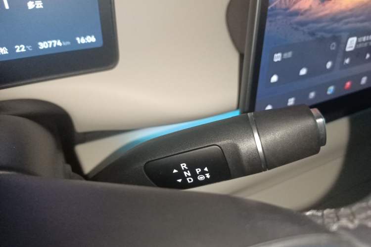 Used Leapmotor C16 2024 Range-Extended 200 Luxury Edition Gear Lever