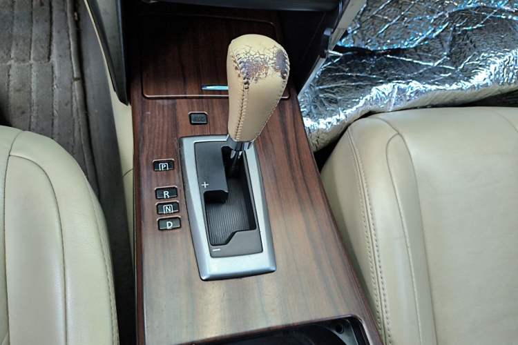 Used Nissan Teana 2010 2.5L XL Anniversary Edition Gear Lever