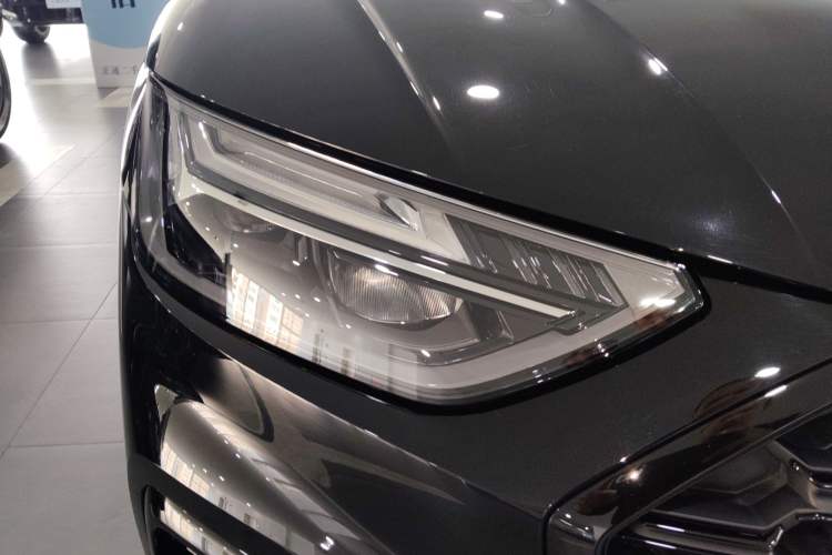 Used Audi Q5L 2025 40 TFSI Luxury Dynamic Edition Right Front Headlight