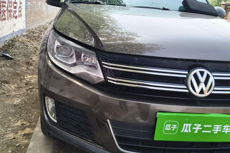 Used Volkswagen Tiguan 2015 2.0 TSI Automatic All-Wheel Drive Luxury Edition Right Front Headlight