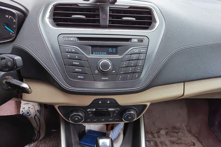 Used Ford Escort 2015 1.5L Automatic Fashion Model Audio And AC Panel