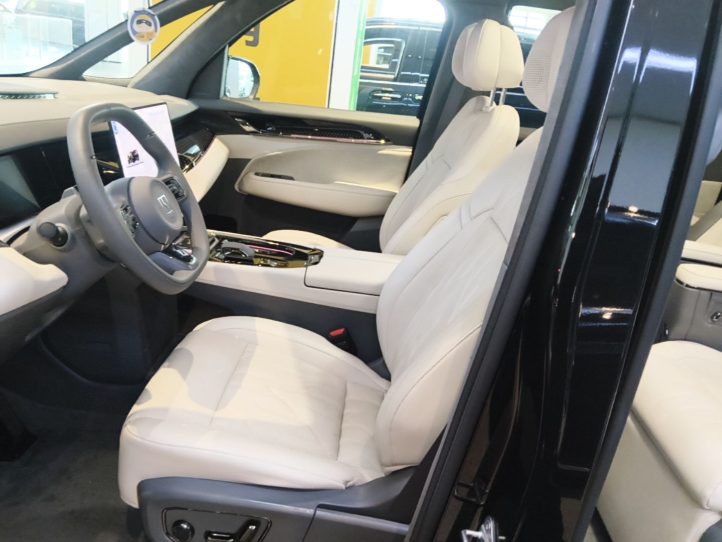 Zeekr 009 2024 7-Seater Aisle Version 108 kWh — снимка 17